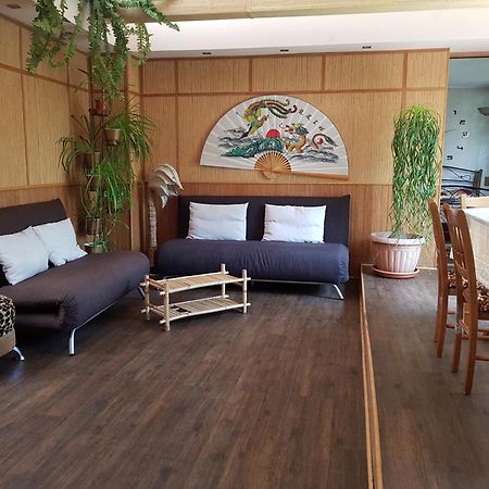 Riviera Apartments - уединенный отдых у моря Одесса Экстерьер фото