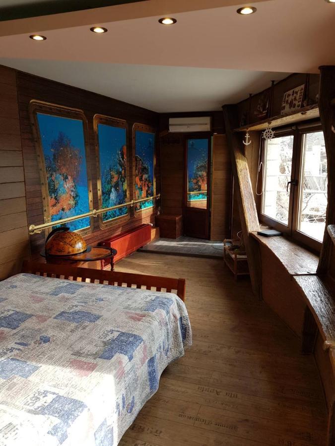 Riviera Apartments - уединенный отдых у моря Одесса Экстерьер фото