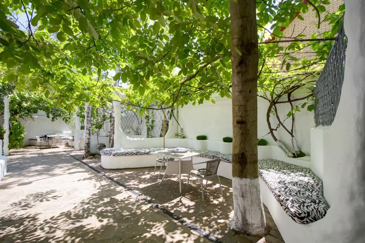 Riviera Apartments - уединенный отдых у моря Одесса Экстерьер фото